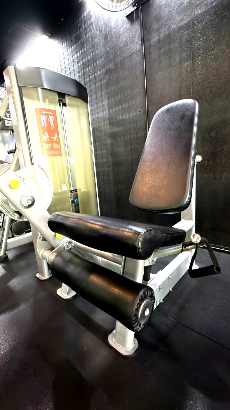 レッグエクステンション(太もも前)